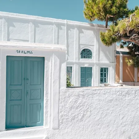 The Beauty Of Oia Villa Exterior photo